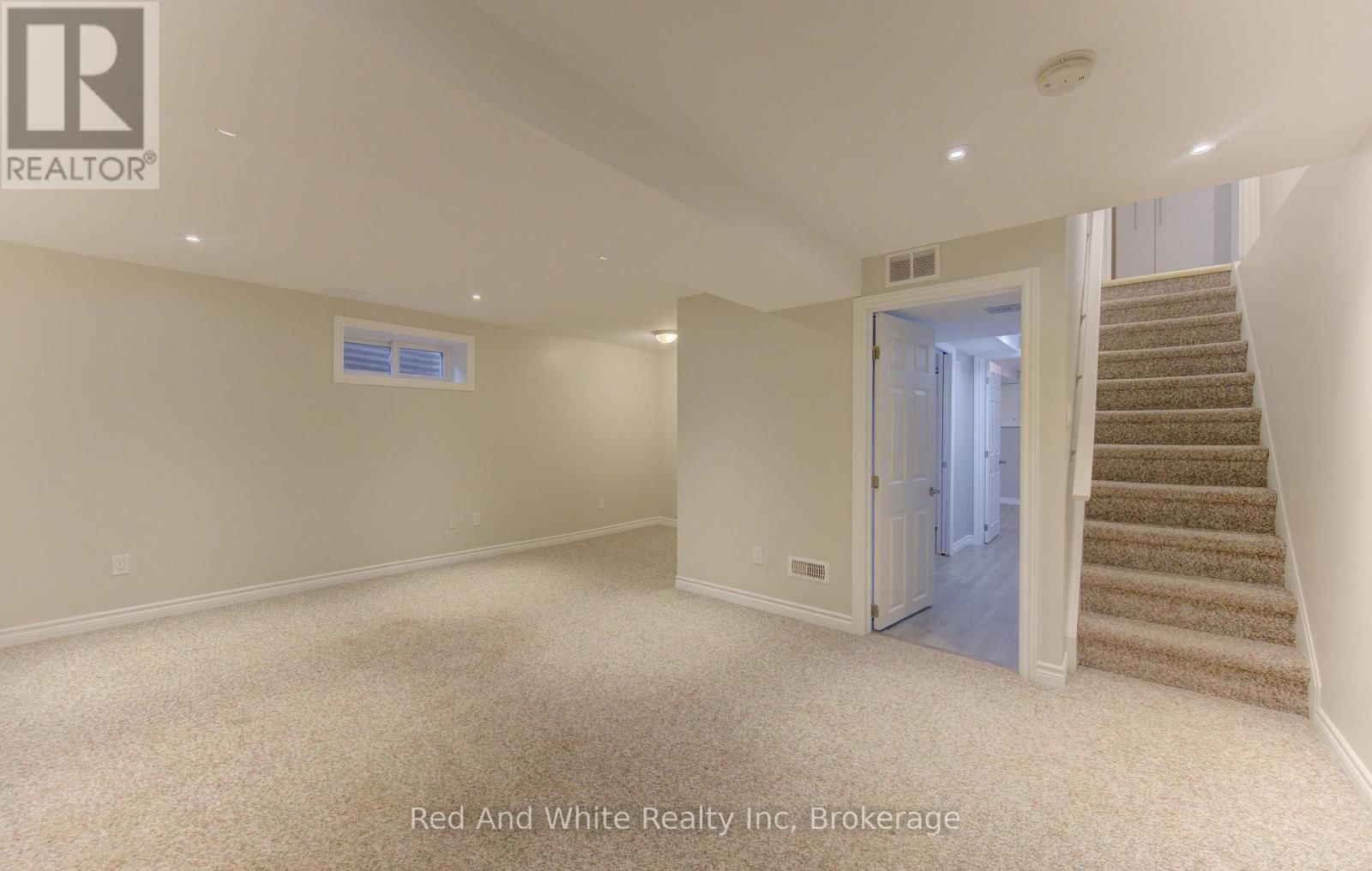 34 FOREST GLEN COURT Image 31