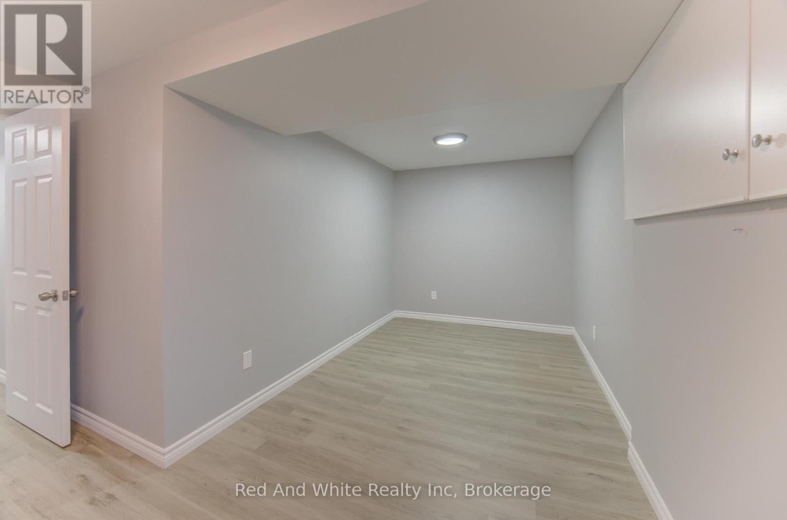 34 FOREST GLEN COURT Image 37