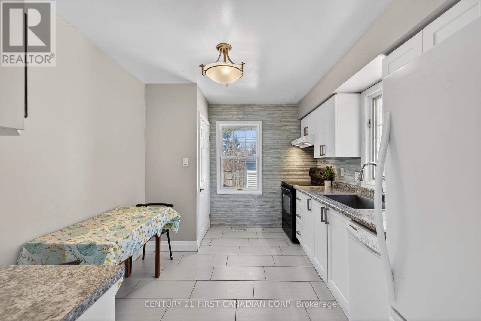 101 JASPER CRESCENT Image 13