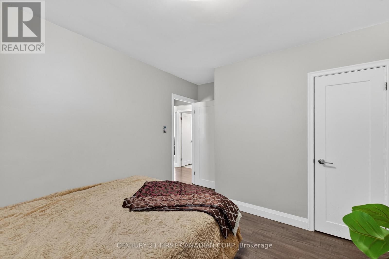 101 JASPER CRESCENT Image 18