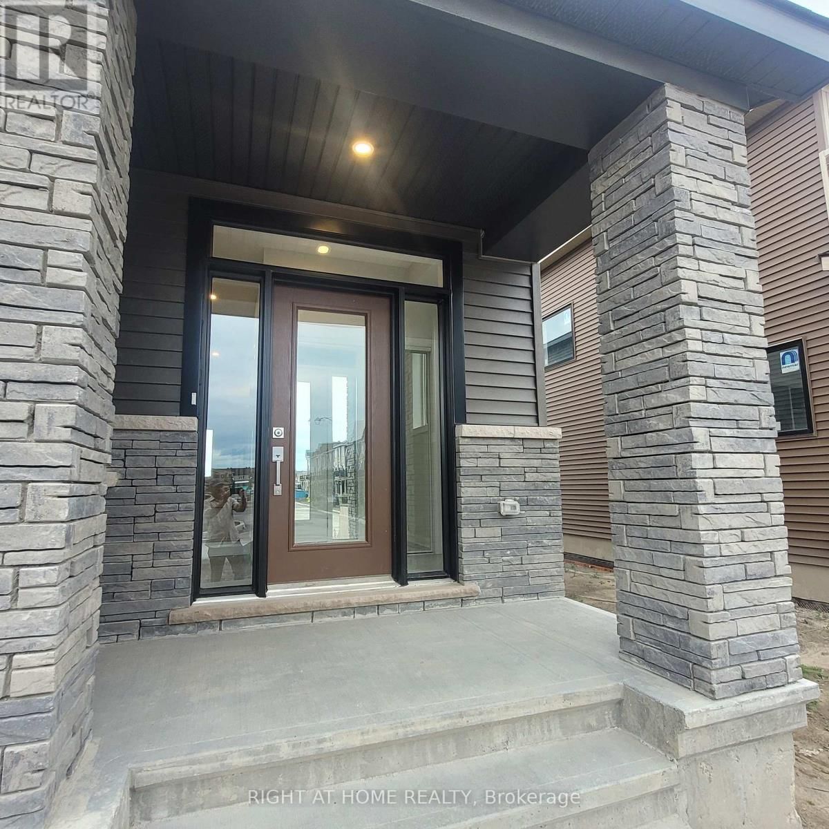 239 ELSIE MACGILL WALK Image 2