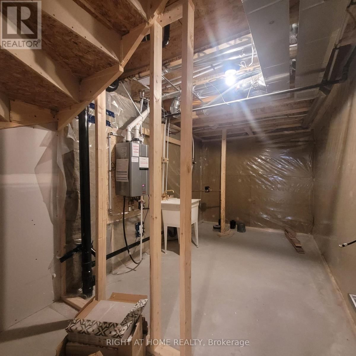 239 ELSIE MACGILL WALK Image 20