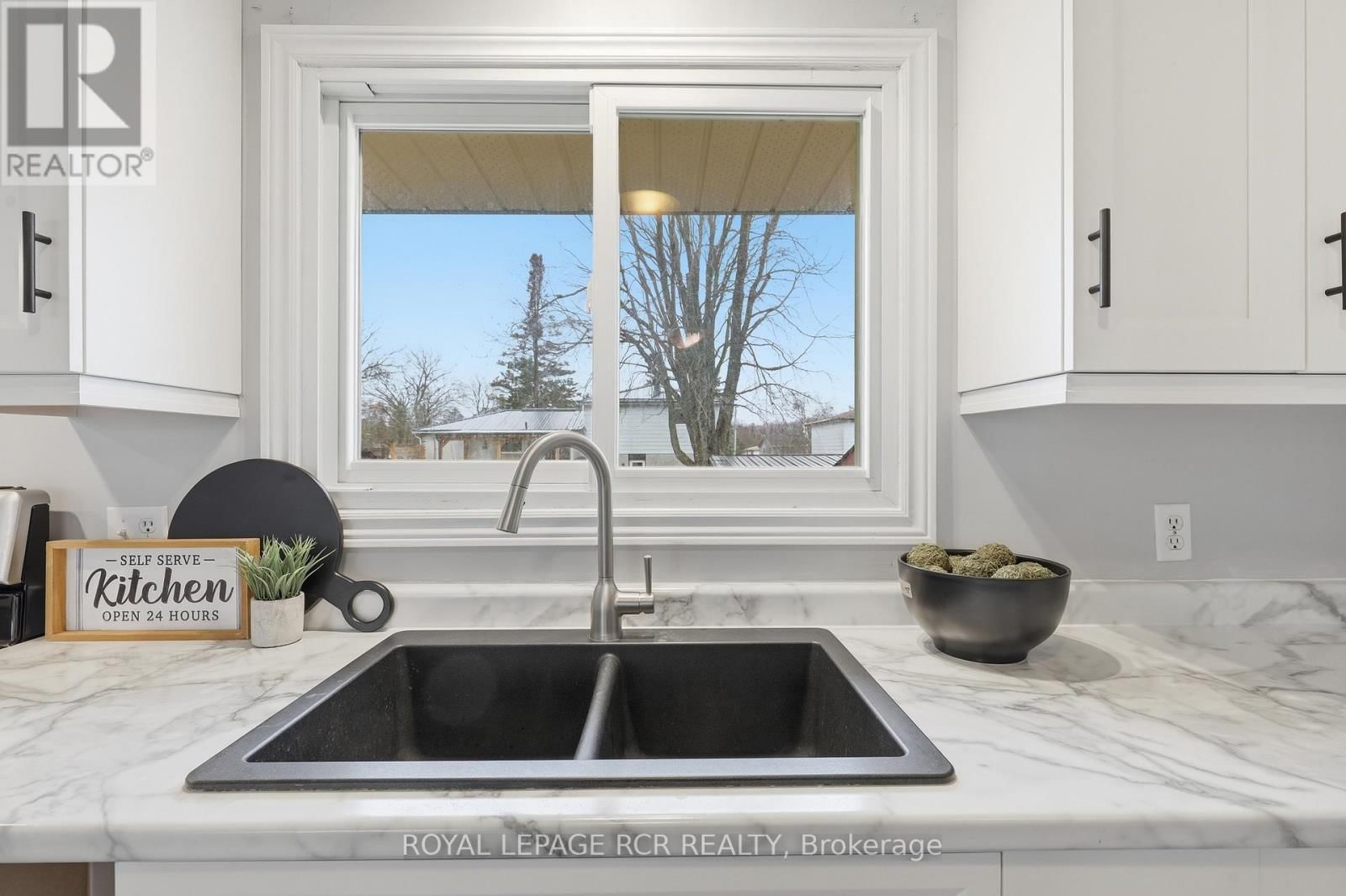 704 OWEN SOUND STREET Image 13