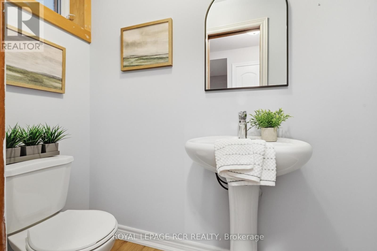 704 OWEN SOUND STREET Image 22