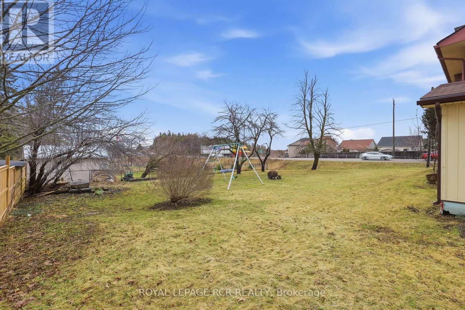 704 OWEN SOUND STREET Image 25