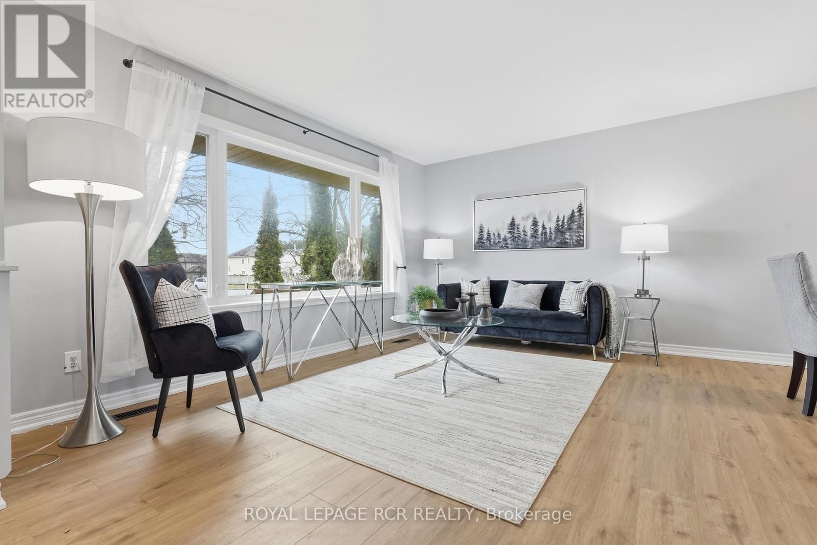 704 OWEN SOUND STREET Image 6