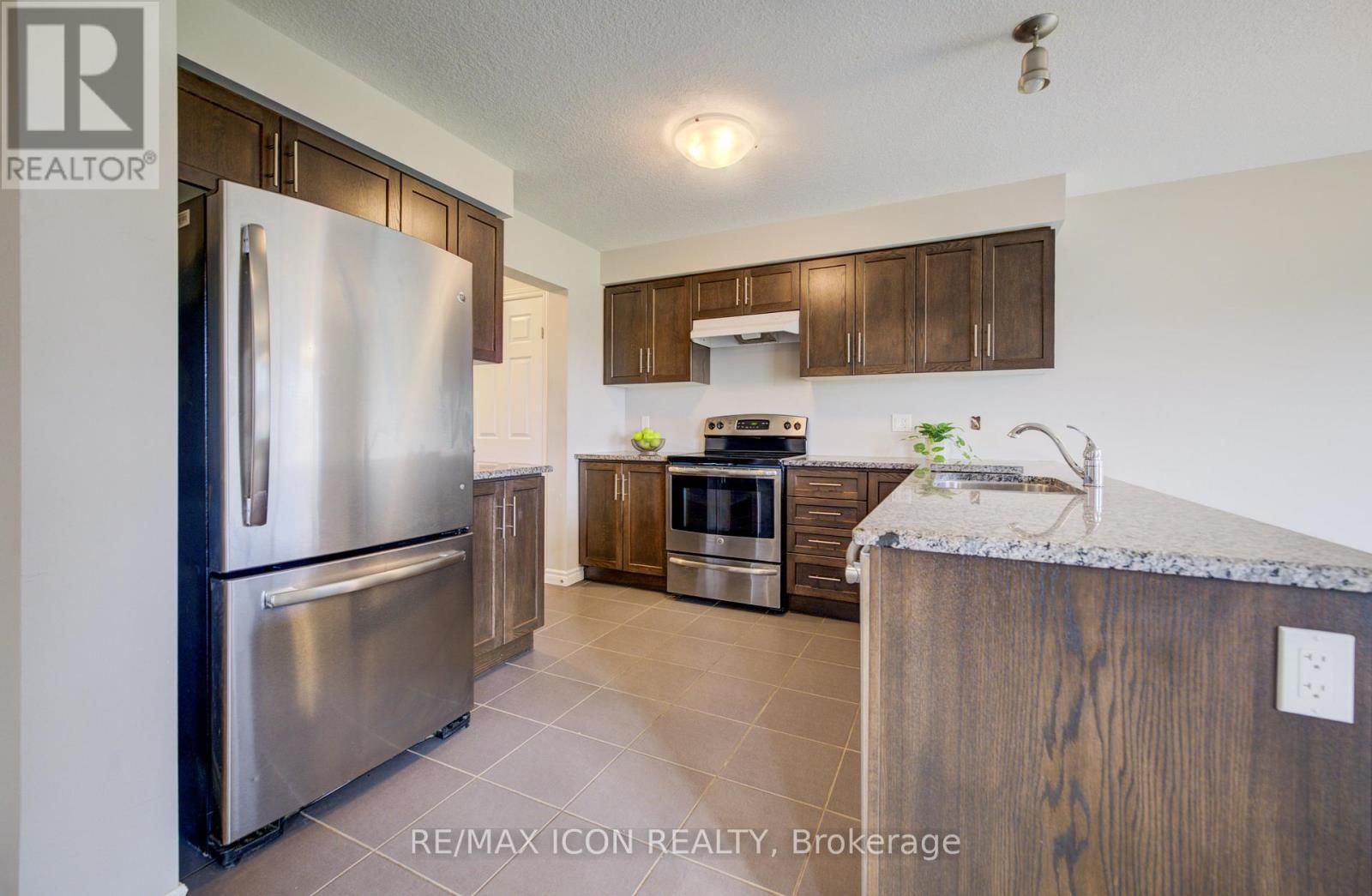 1360 CAEN AVENUE Image 12