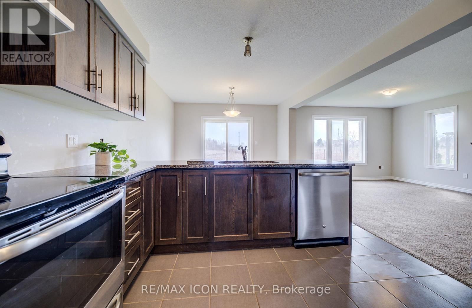 1360 CAEN AVENUE Image 14