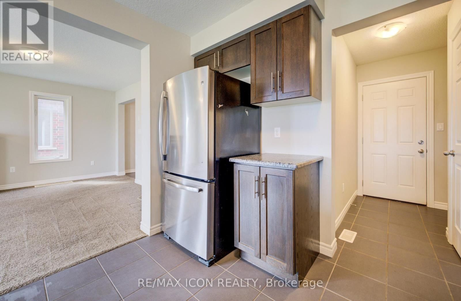 1360 CAEN AVENUE Image 15