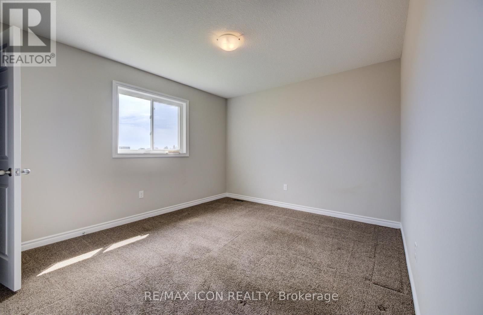 1360 CAEN AVENUE Image 27