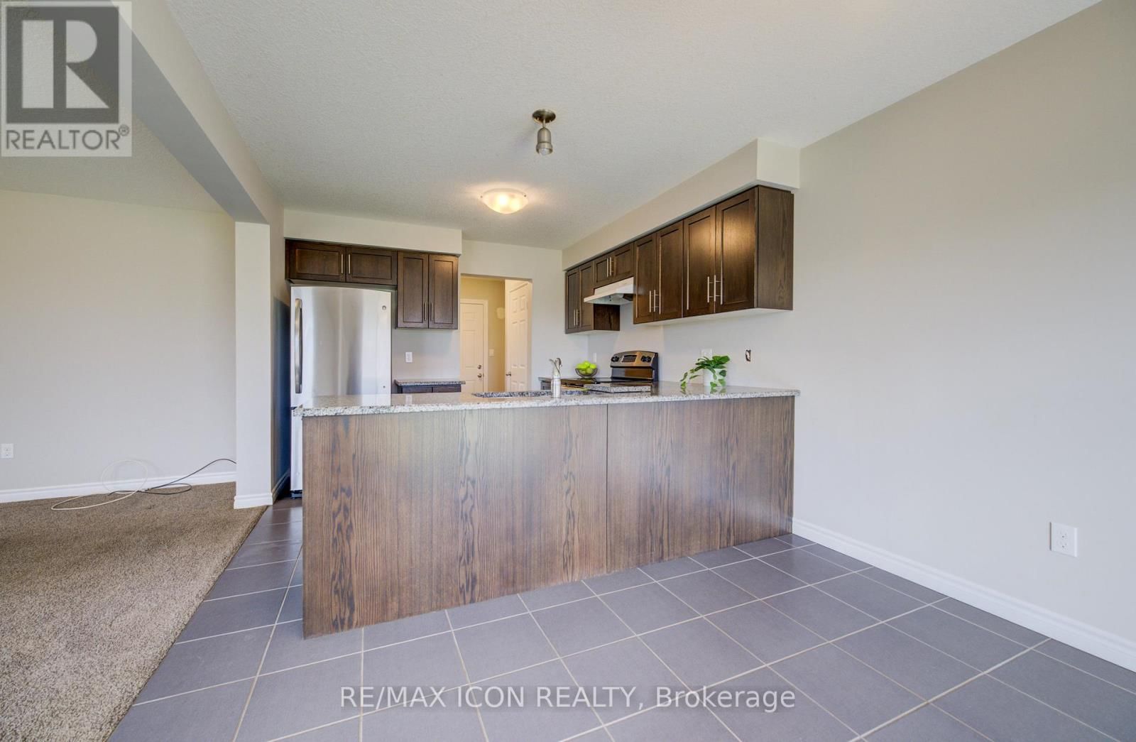 1360 CAEN AVENUE Image 9