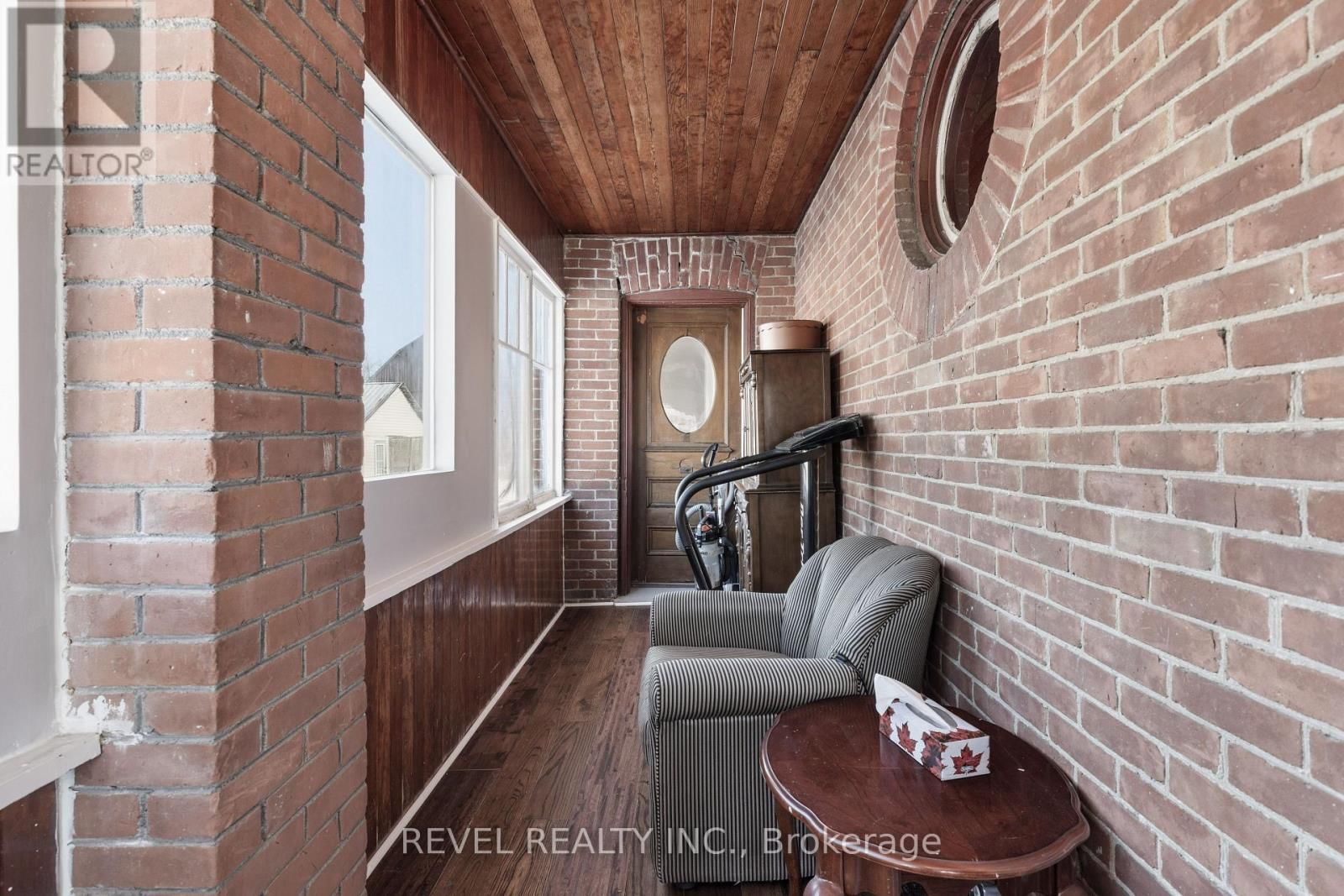 1804 STURGEON ROAD Image 28