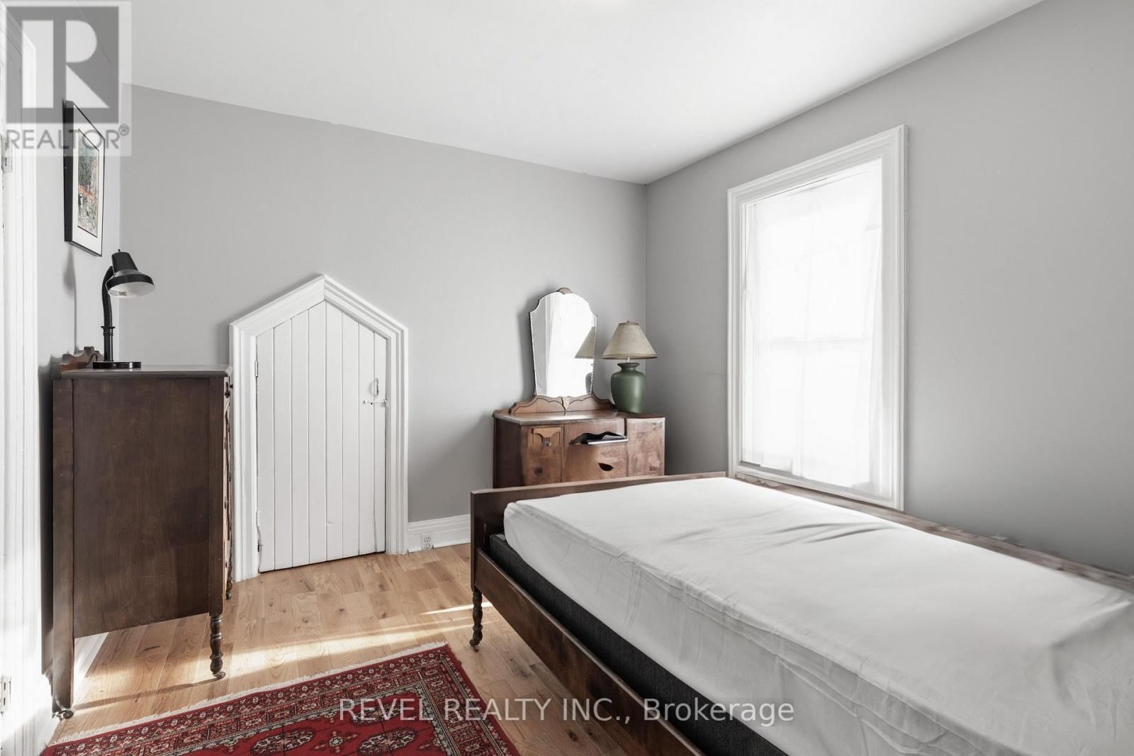 1804 STURGEON ROAD Image 34