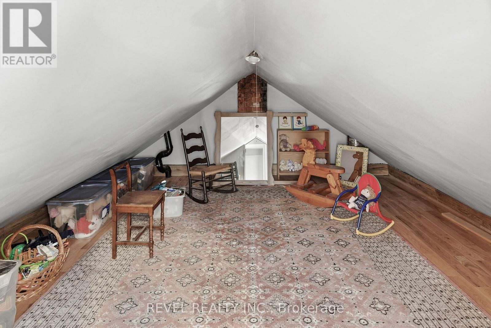 1804 STURGEON ROAD Image 35