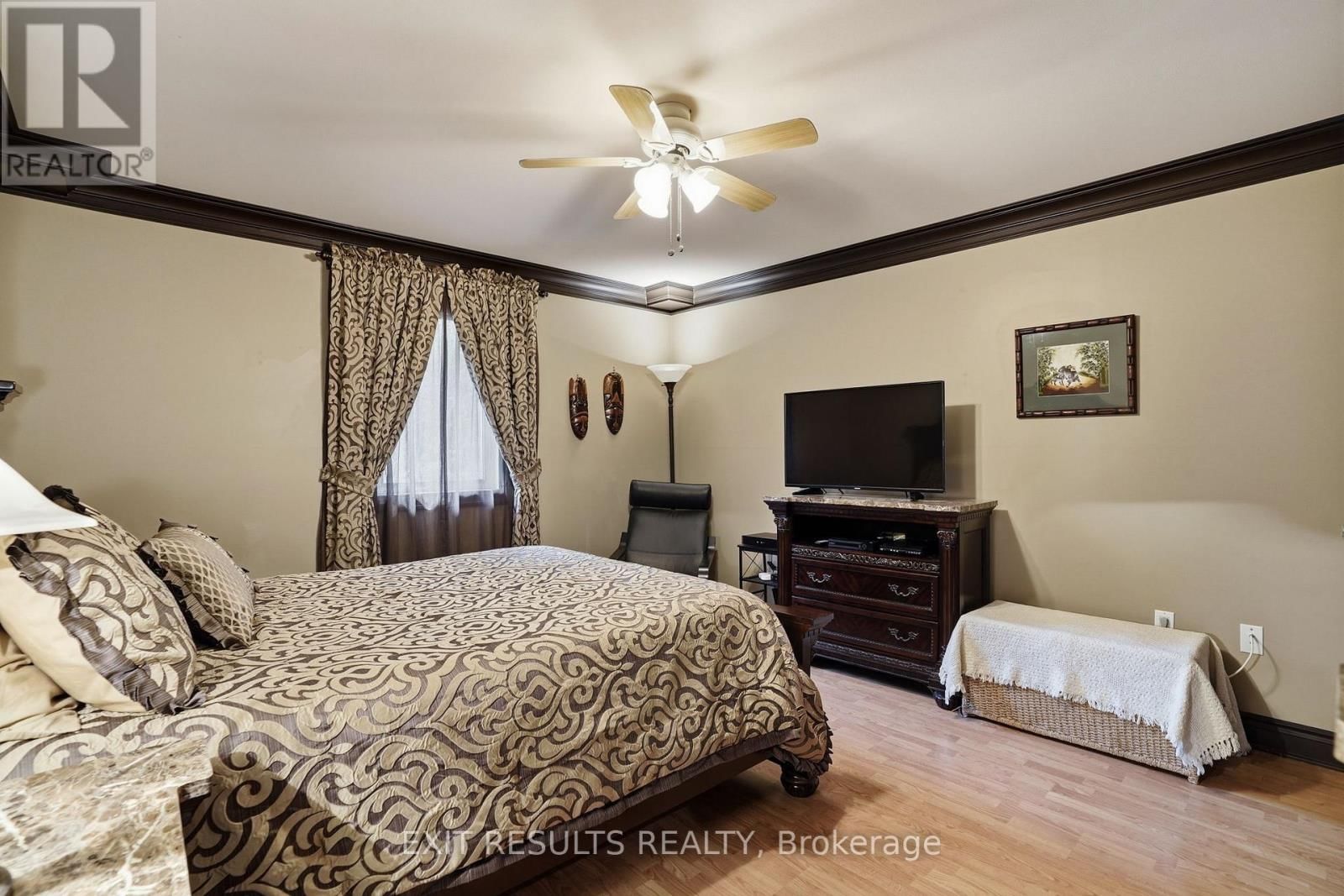 72 MAIN STREET Image 11