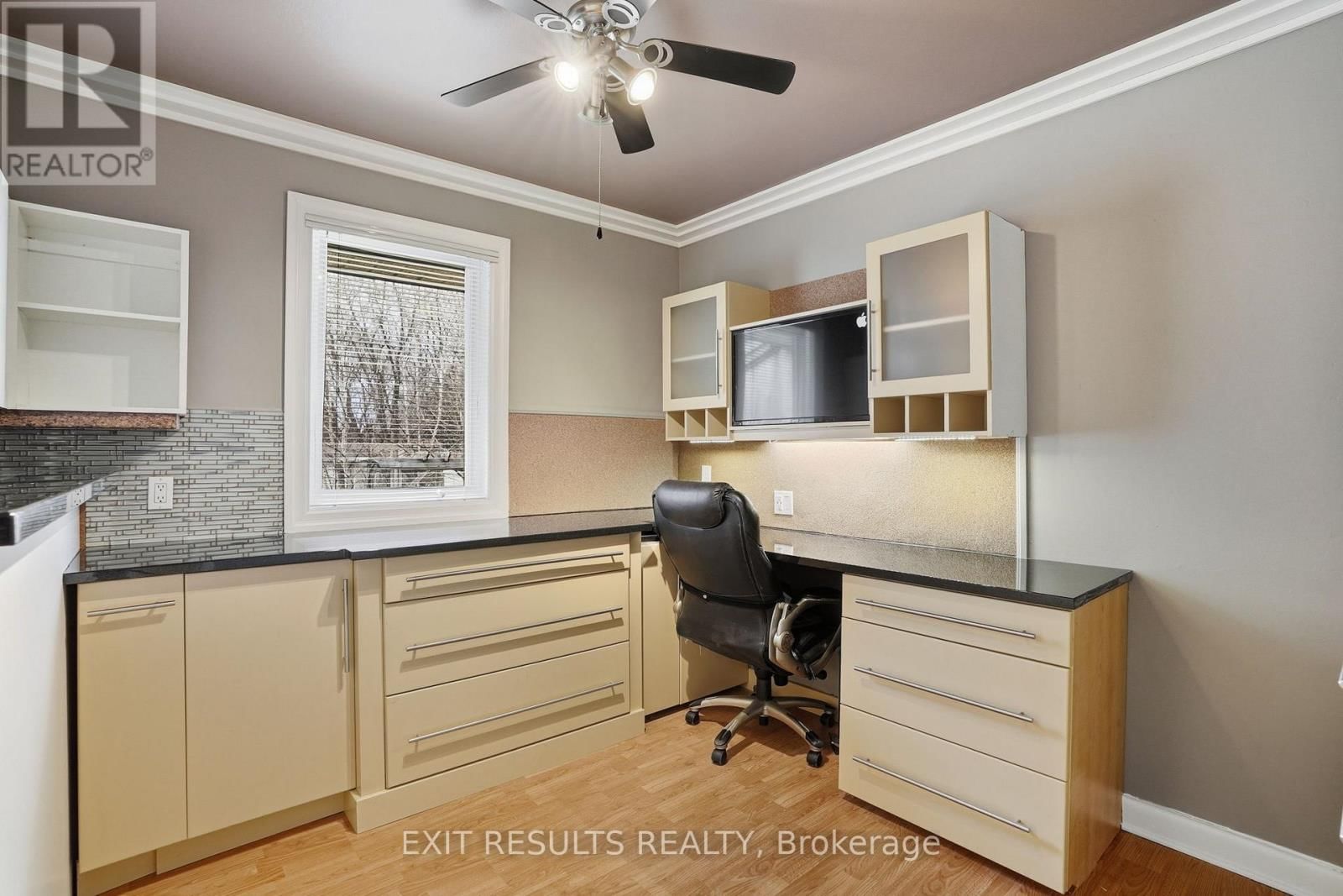 72 MAIN STREET Image 15