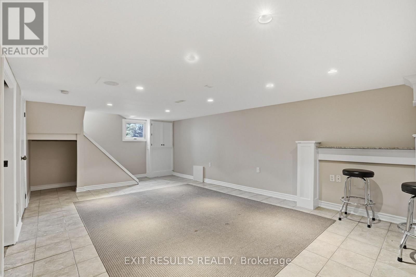 72 MAIN STREET Image 17