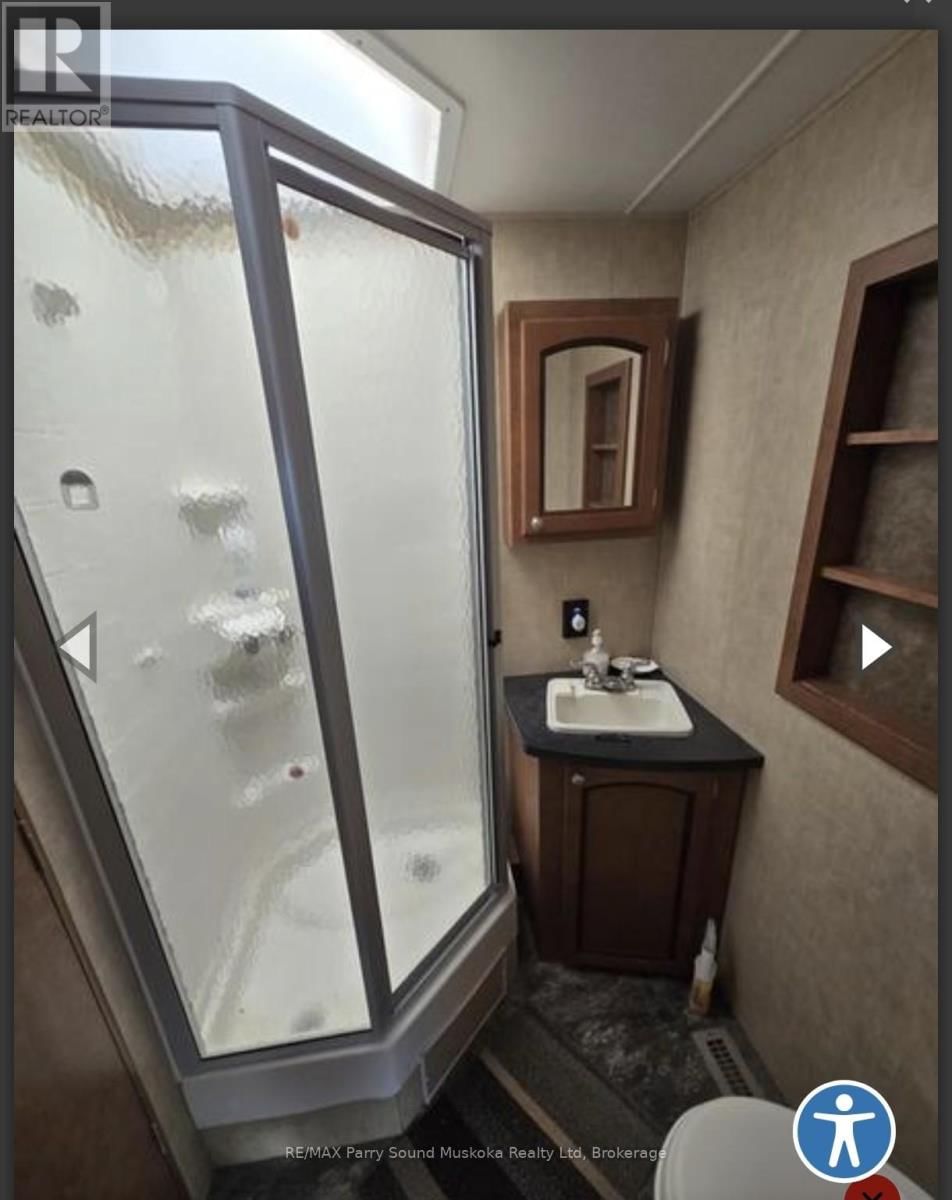 1035B 520 HIGHWAY NORTH Image 19