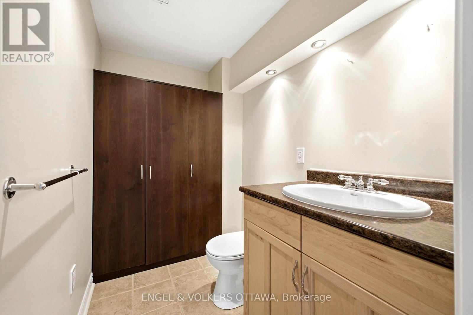 234 BRANTHAVEN STREET Image 14