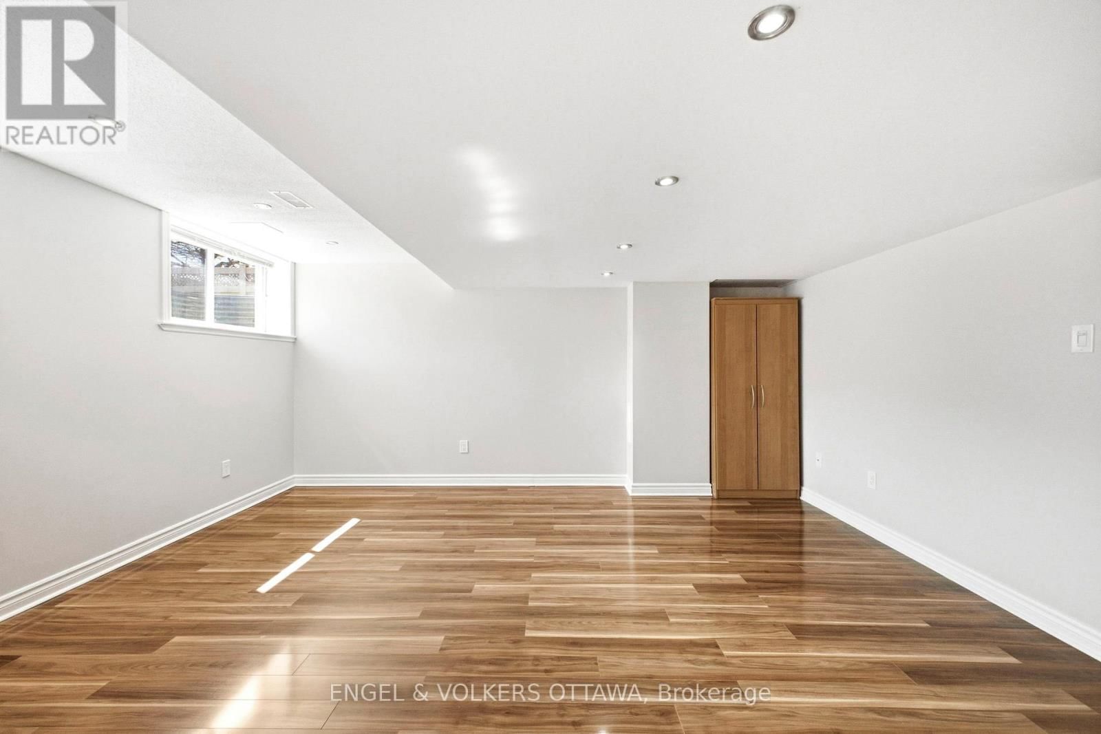 234 BRANTHAVEN STREET Image 15