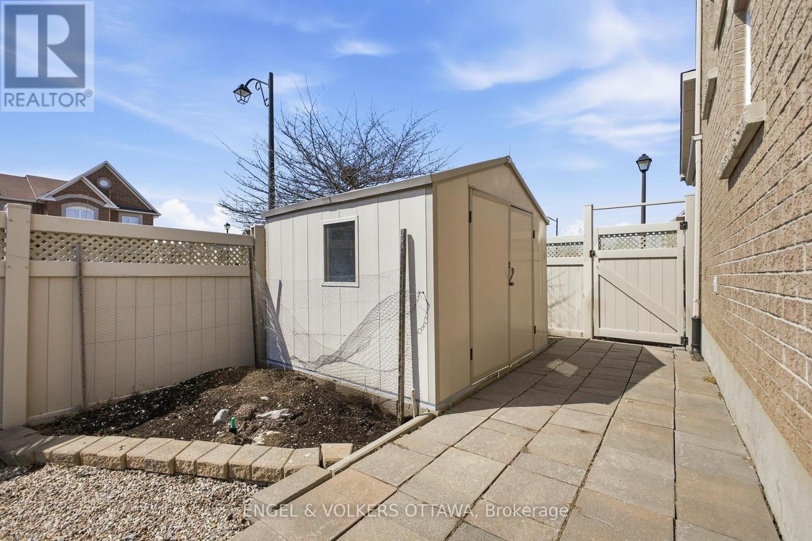 234 BRANTHAVEN STREET Image 17