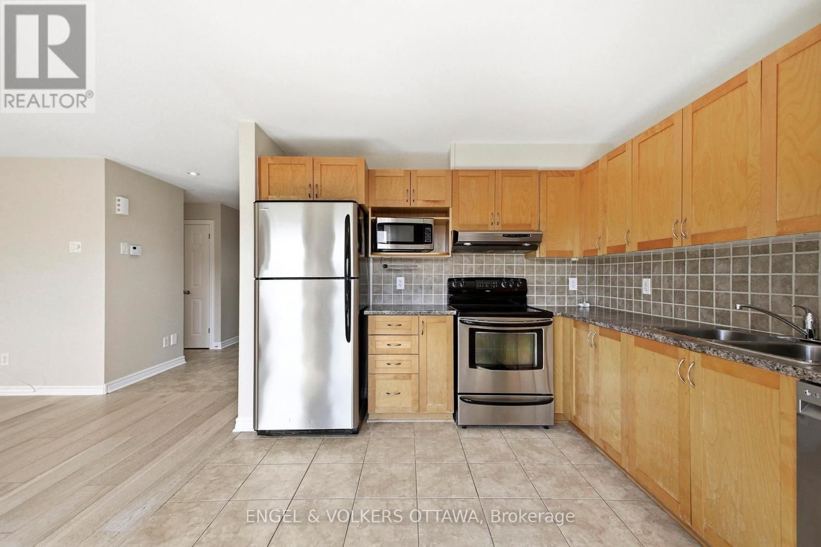 234 BRANTHAVEN STREET Image 8