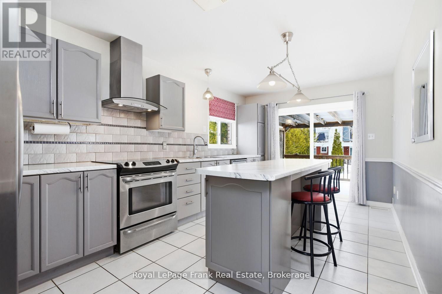 284 ROCKINGHAM COURT Image 10