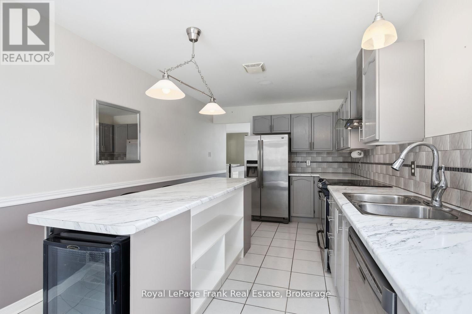 284 ROCKINGHAM COURT Image 12