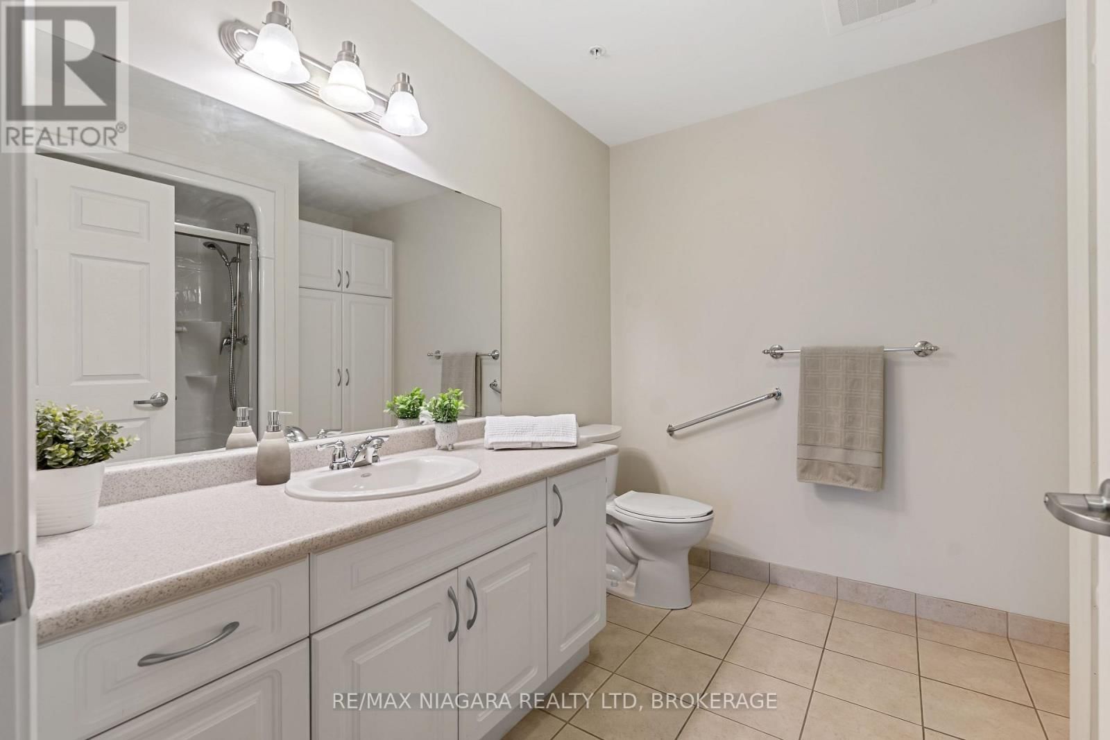 202 - 141 VANSICKLE ROAD Image 14