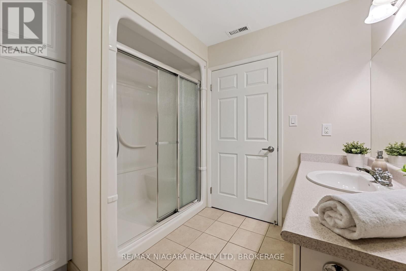 202 - 141 VANSICKLE ROAD Image 15