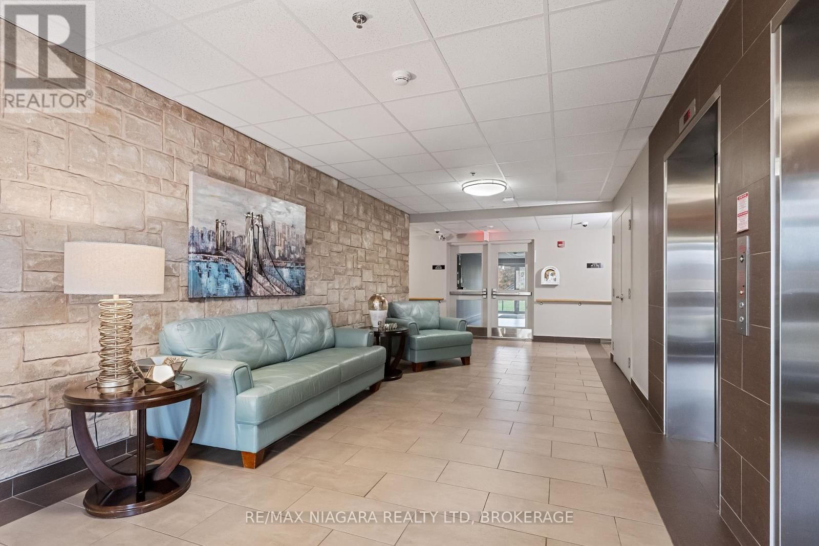 202 - 141 VANSICKLE ROAD Image 2