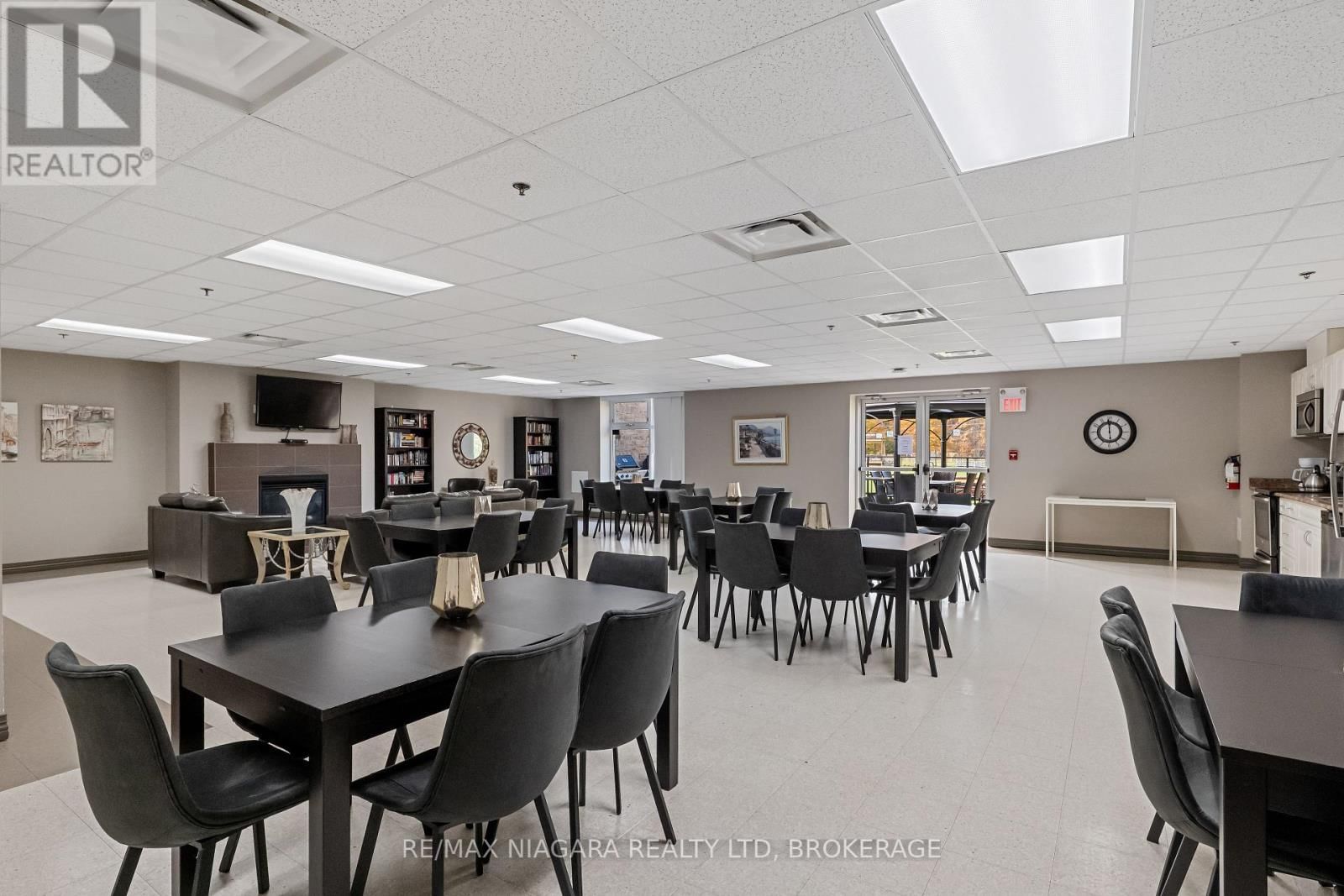 202 - 141 VANSICKLE ROAD Image 22