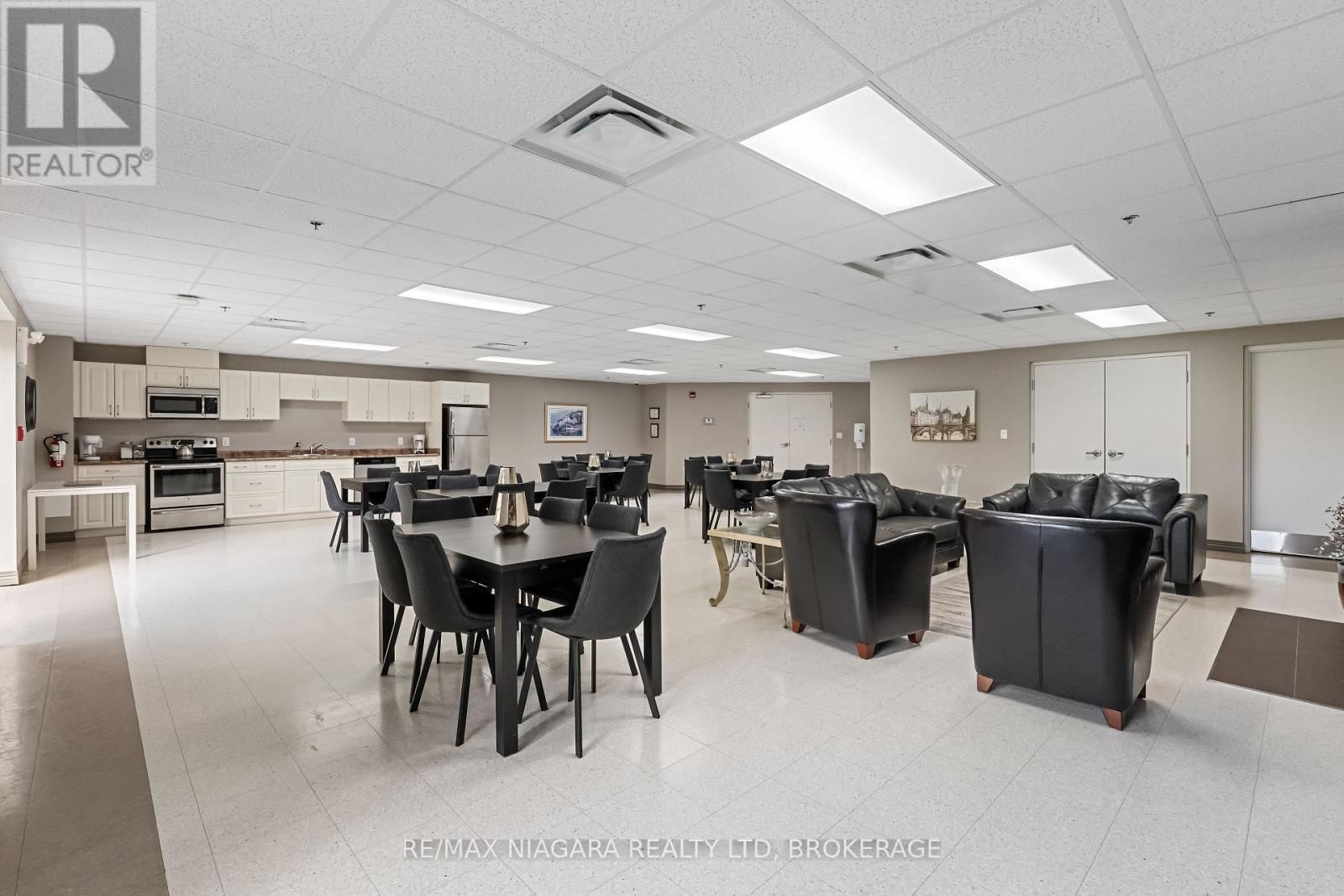 202 - 141 VANSICKLE ROAD Image 23