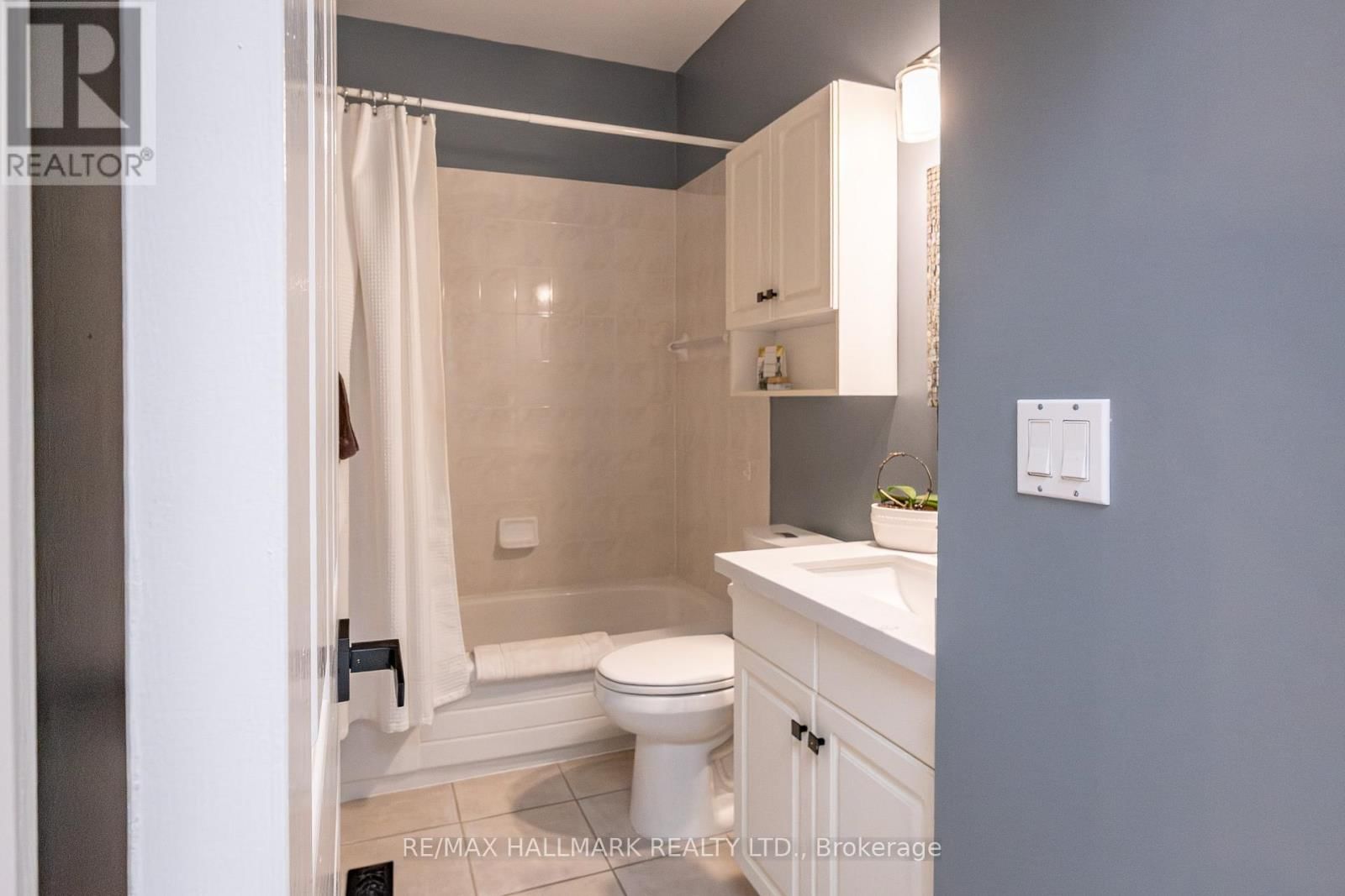 12 FAIRWAY LANE Image 11