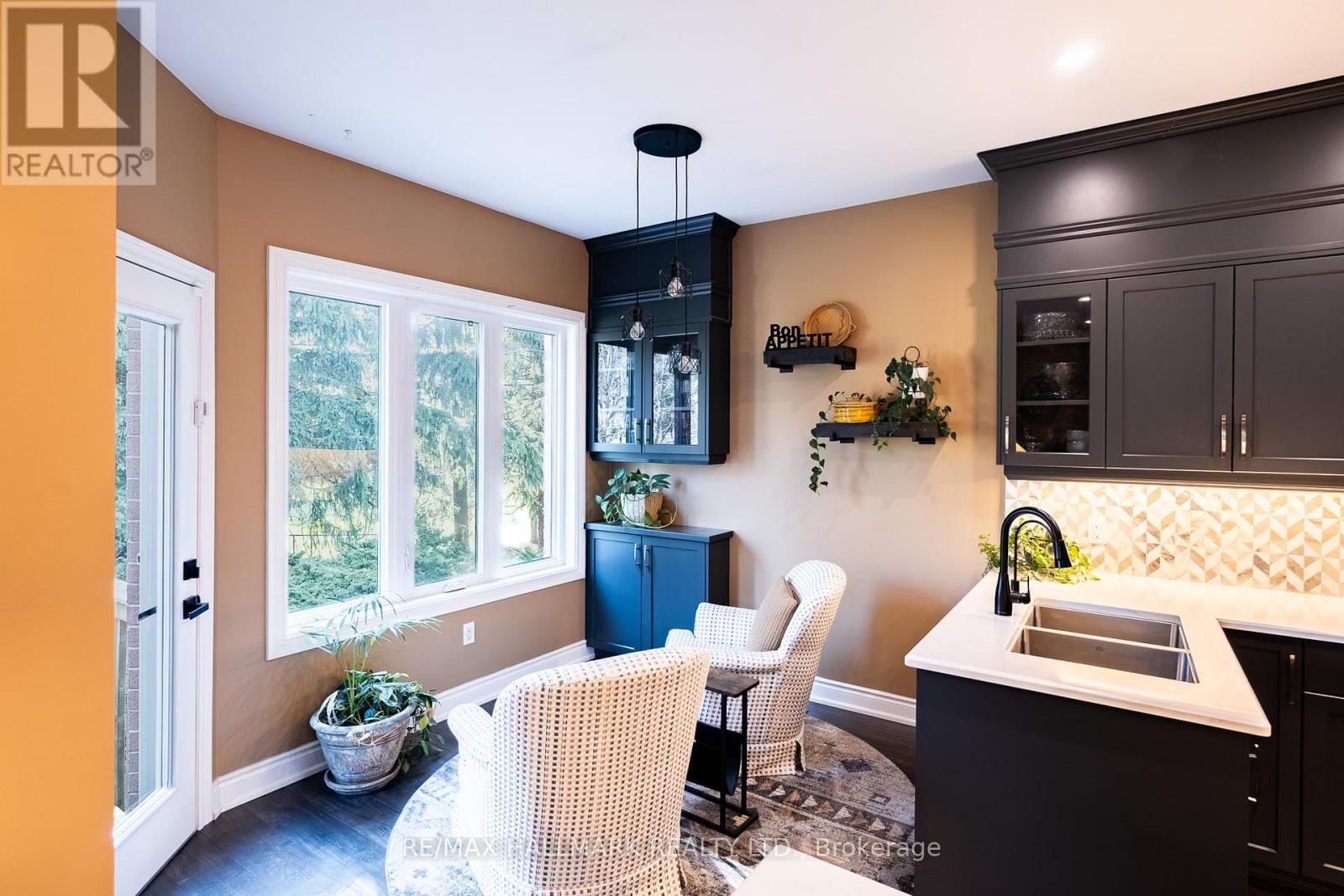 12 FAIRWAY LANE Image 16