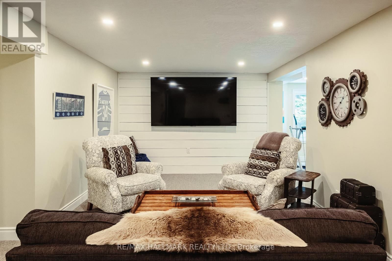 12 FAIRWAY LANE Image 17