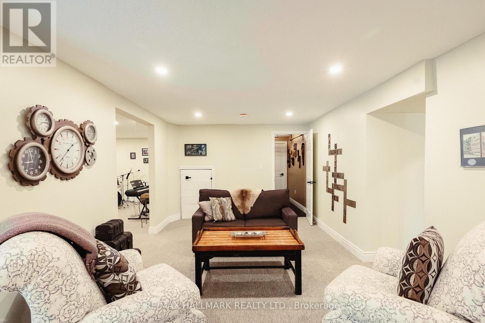 12 FAIRWAY LANE Image 18