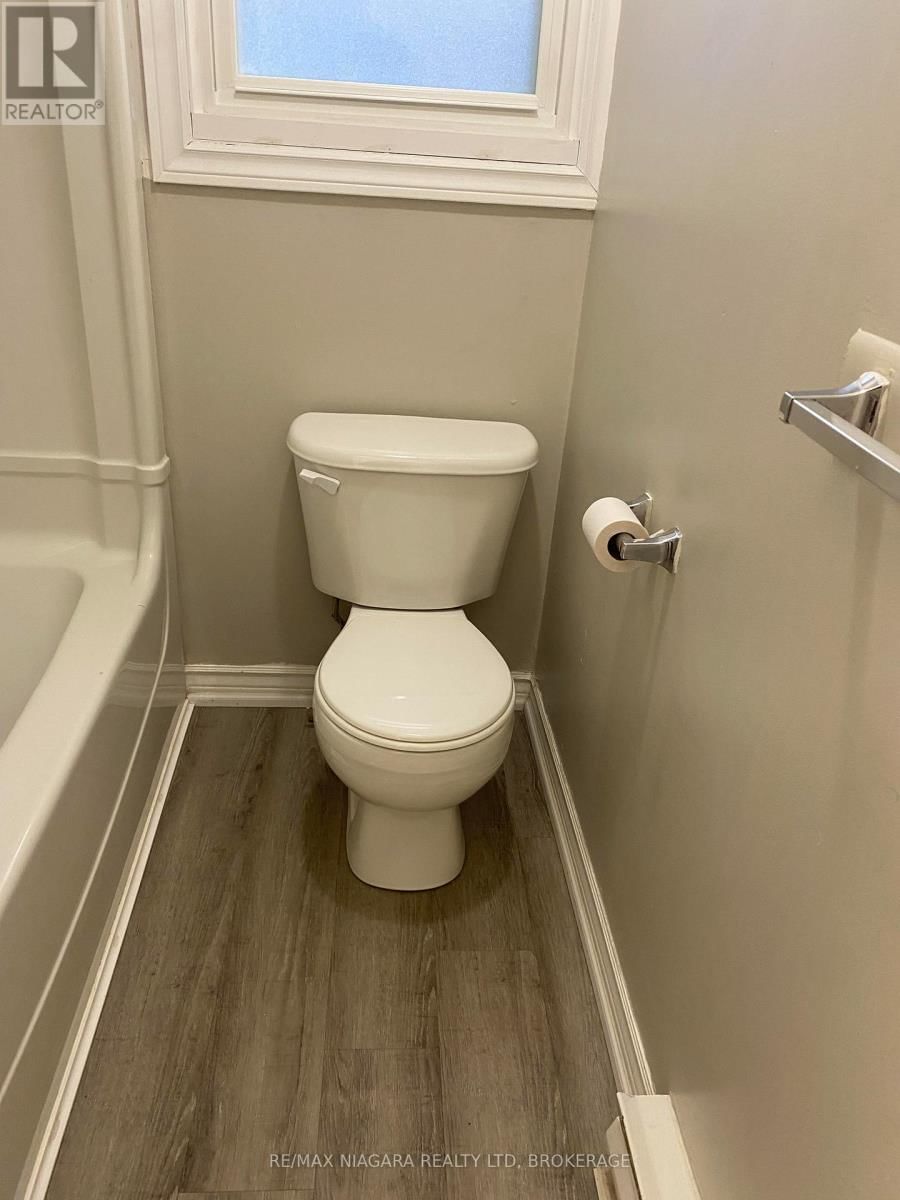 42 VINE STREET Image 14