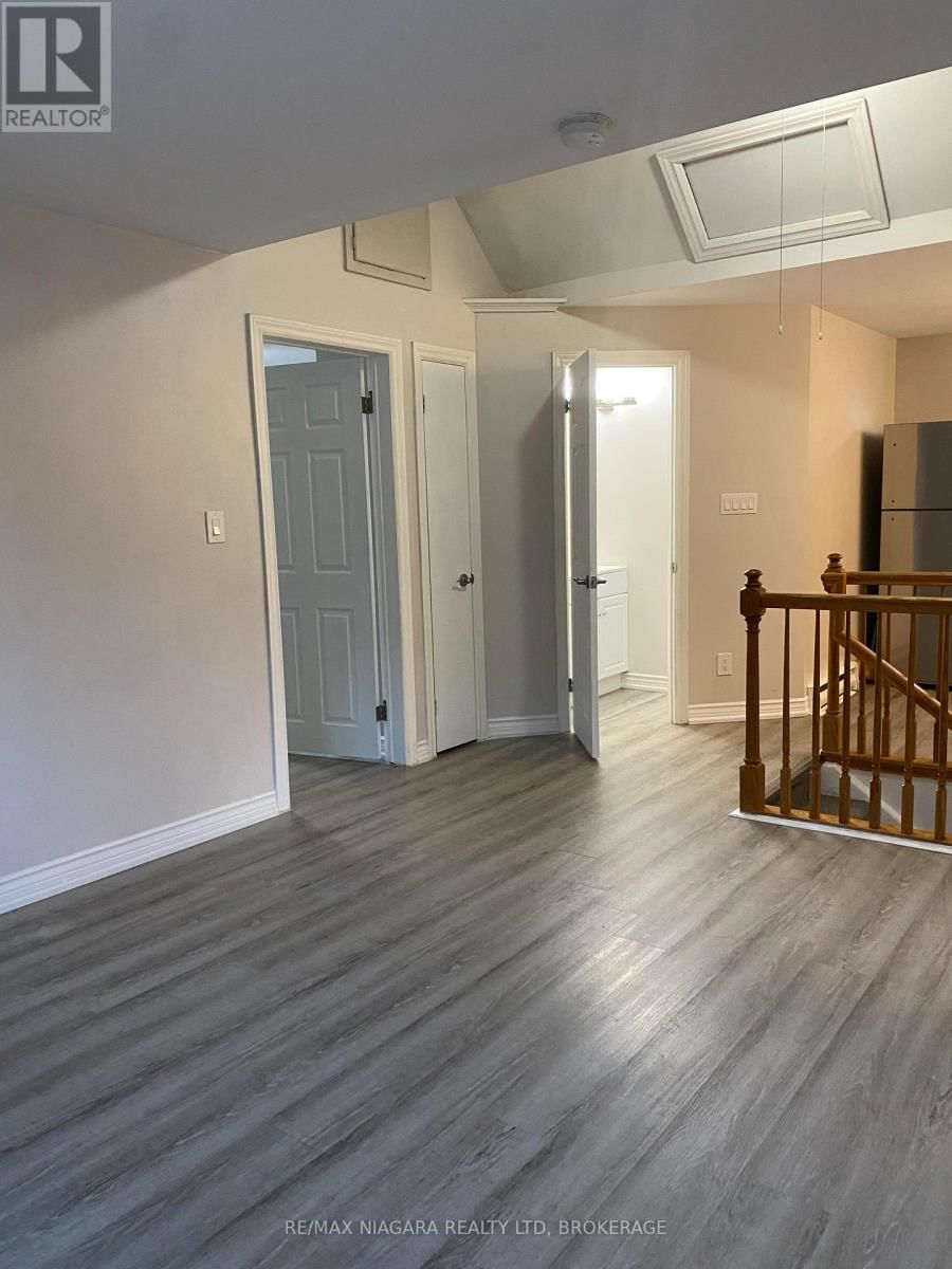 42 VINE STREET Image 15