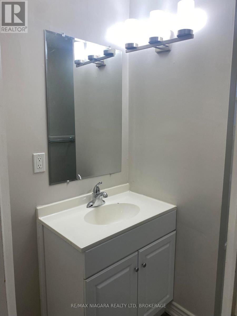 42 VINE STREET Image 8