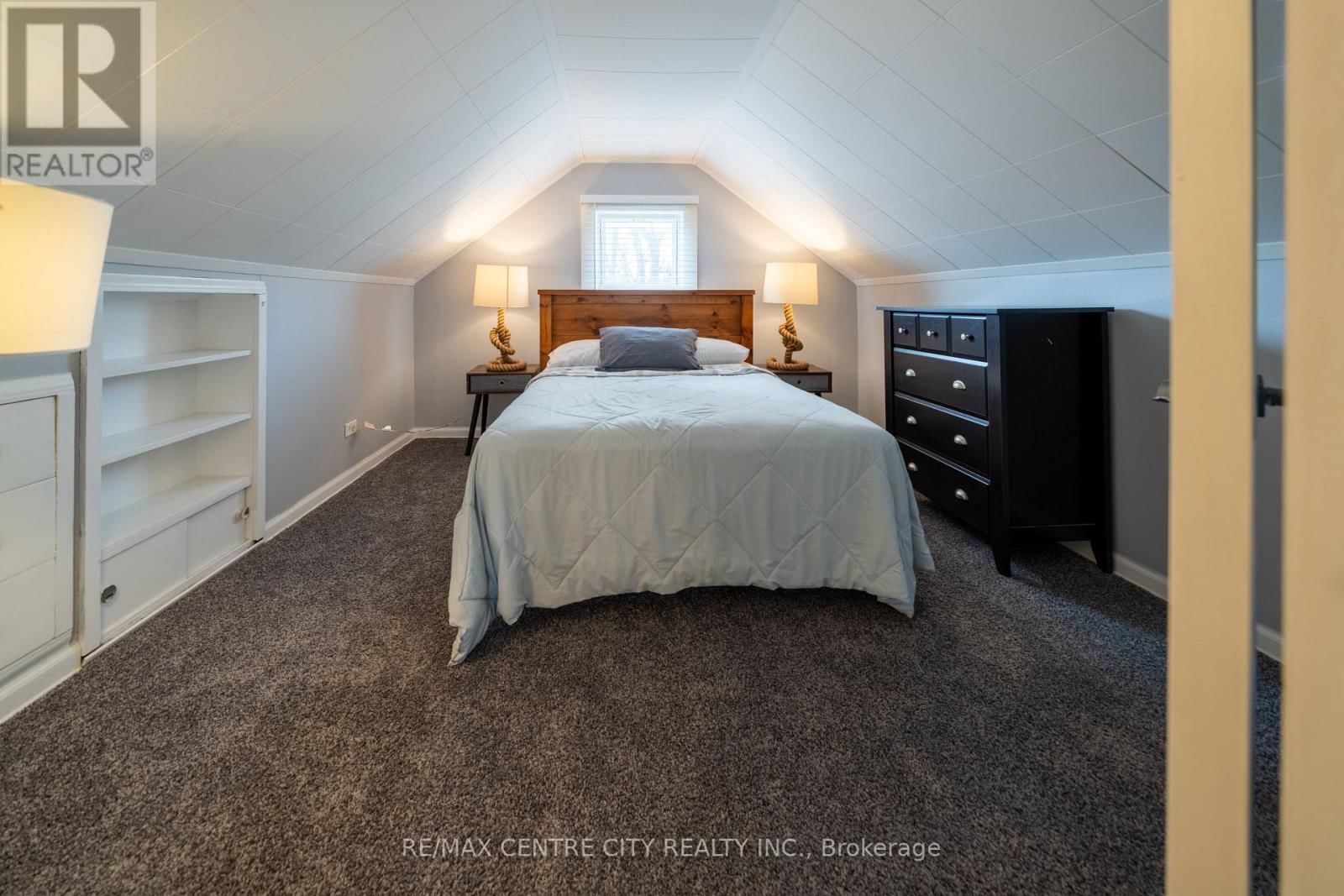 785 STRAND STREET Image 18