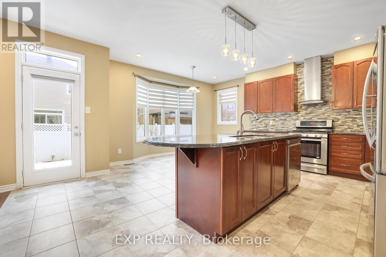 210 RIVERTREE STREET Image 10