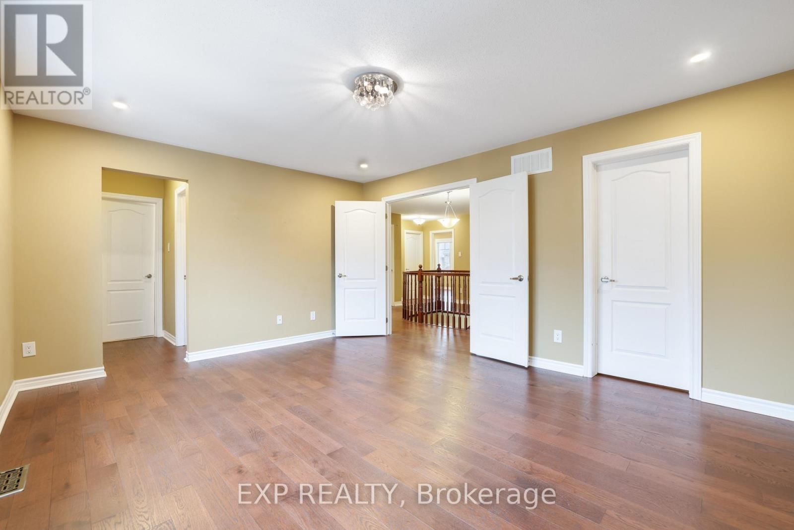 210 RIVERTREE STREET Image 12