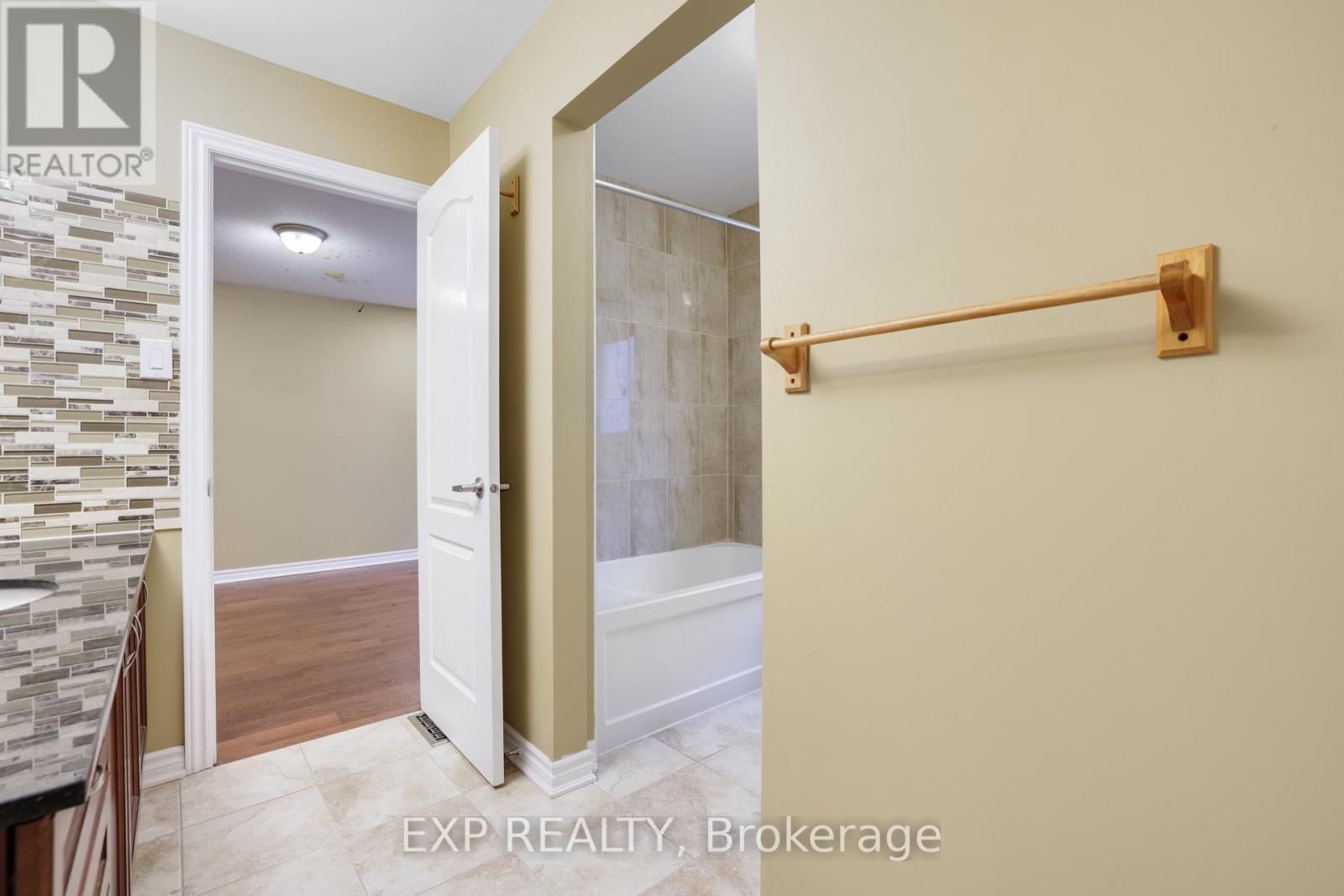 210 RIVERTREE STREET Image 18