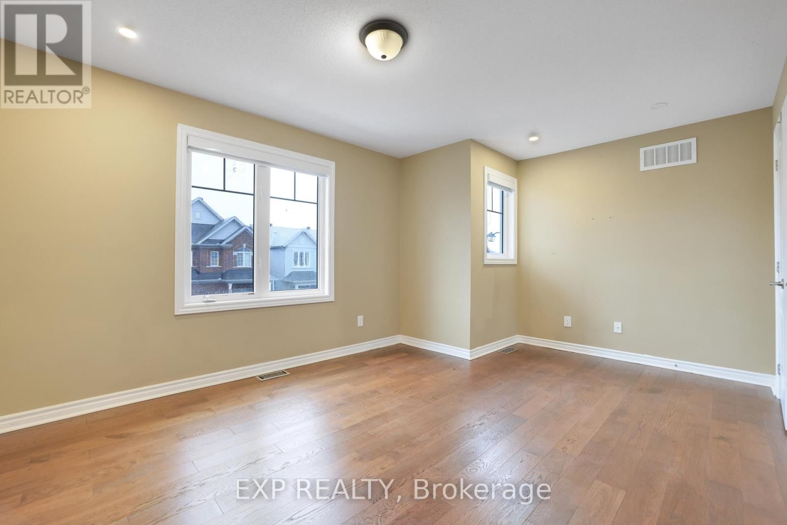 210 RIVERTREE STREET Image 22