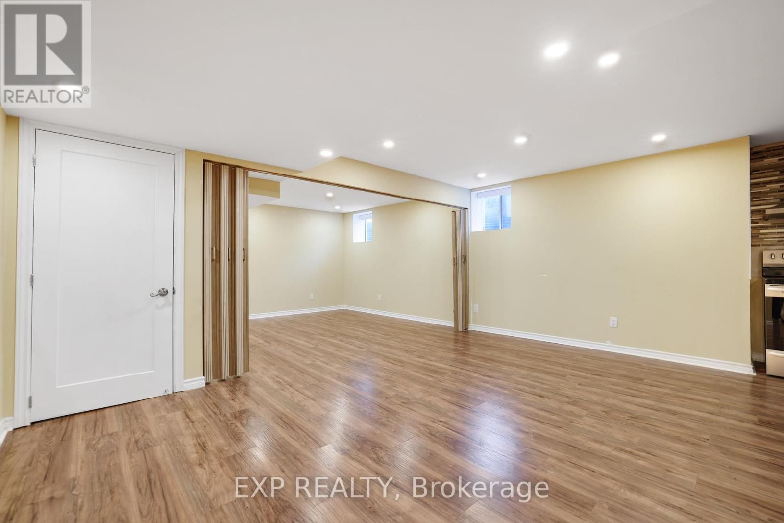 210 RIVERTREE STREET Image 32