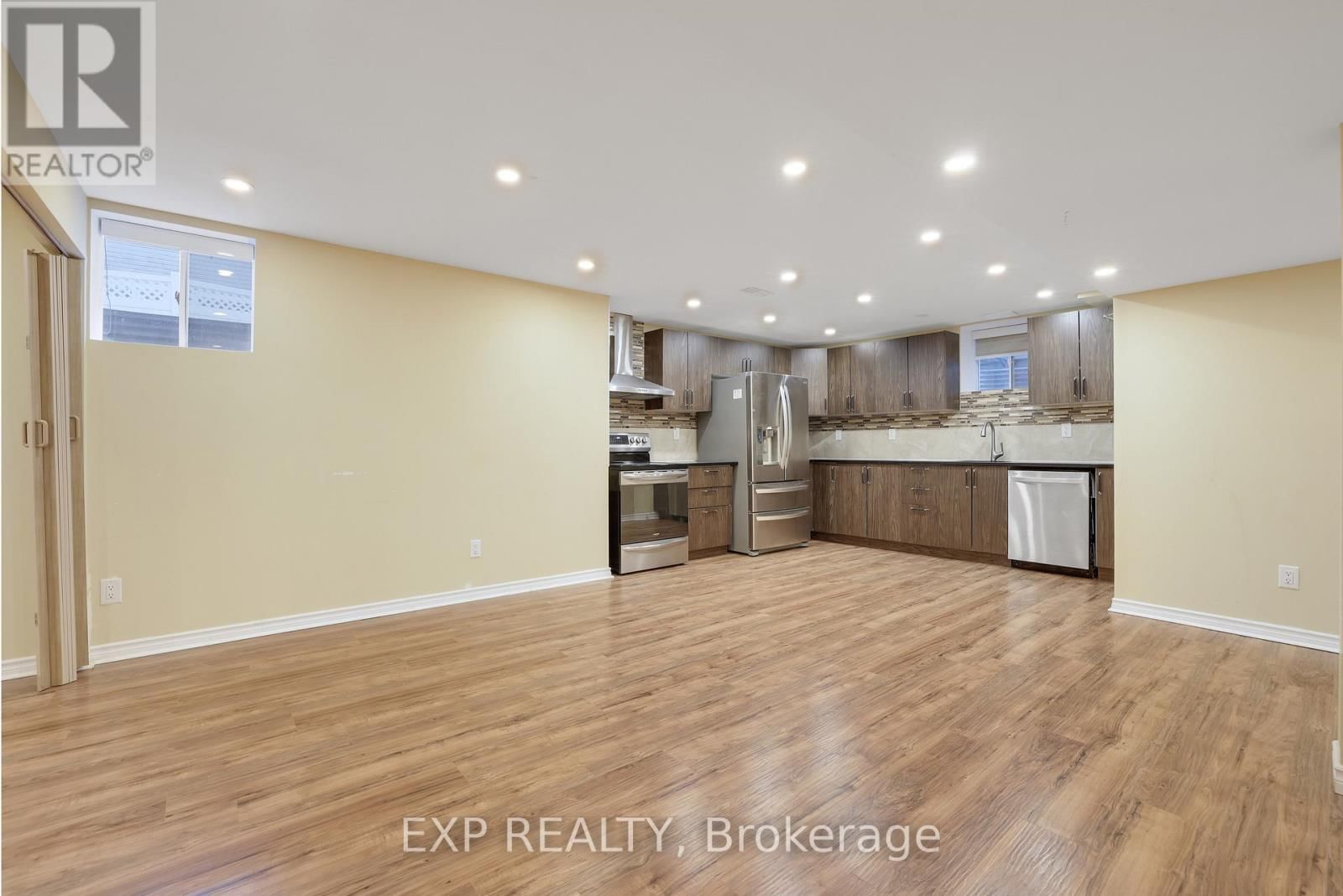 210 RIVERTREE STREET Image 33