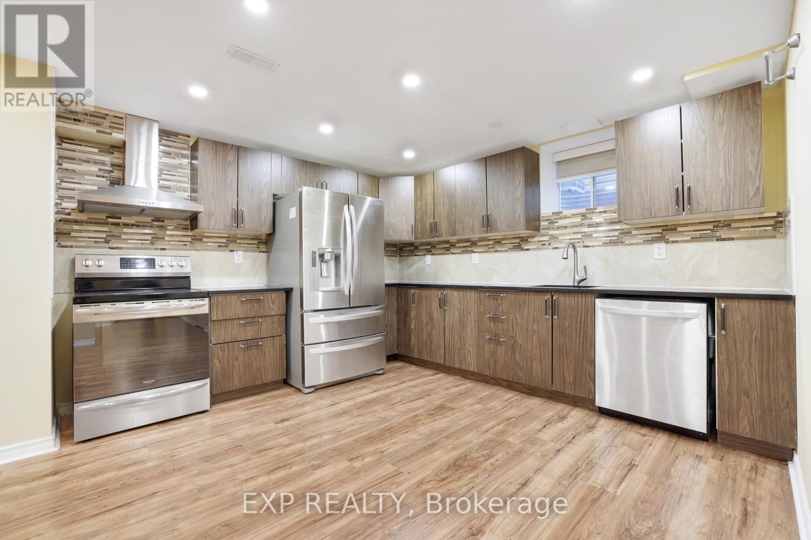 210 RIVERTREE STREET Image 34