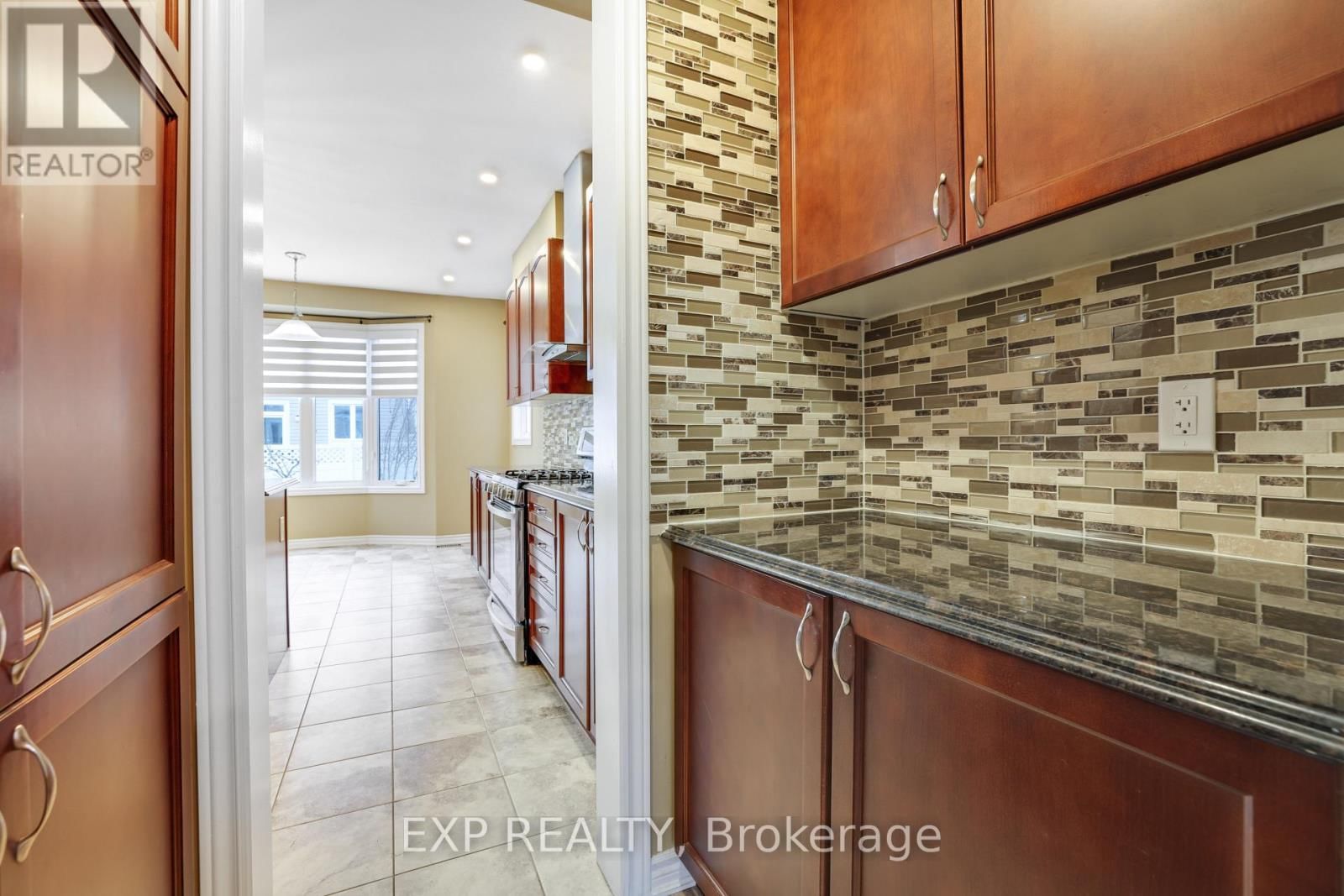 210 RIVERTREE STREET Image 6