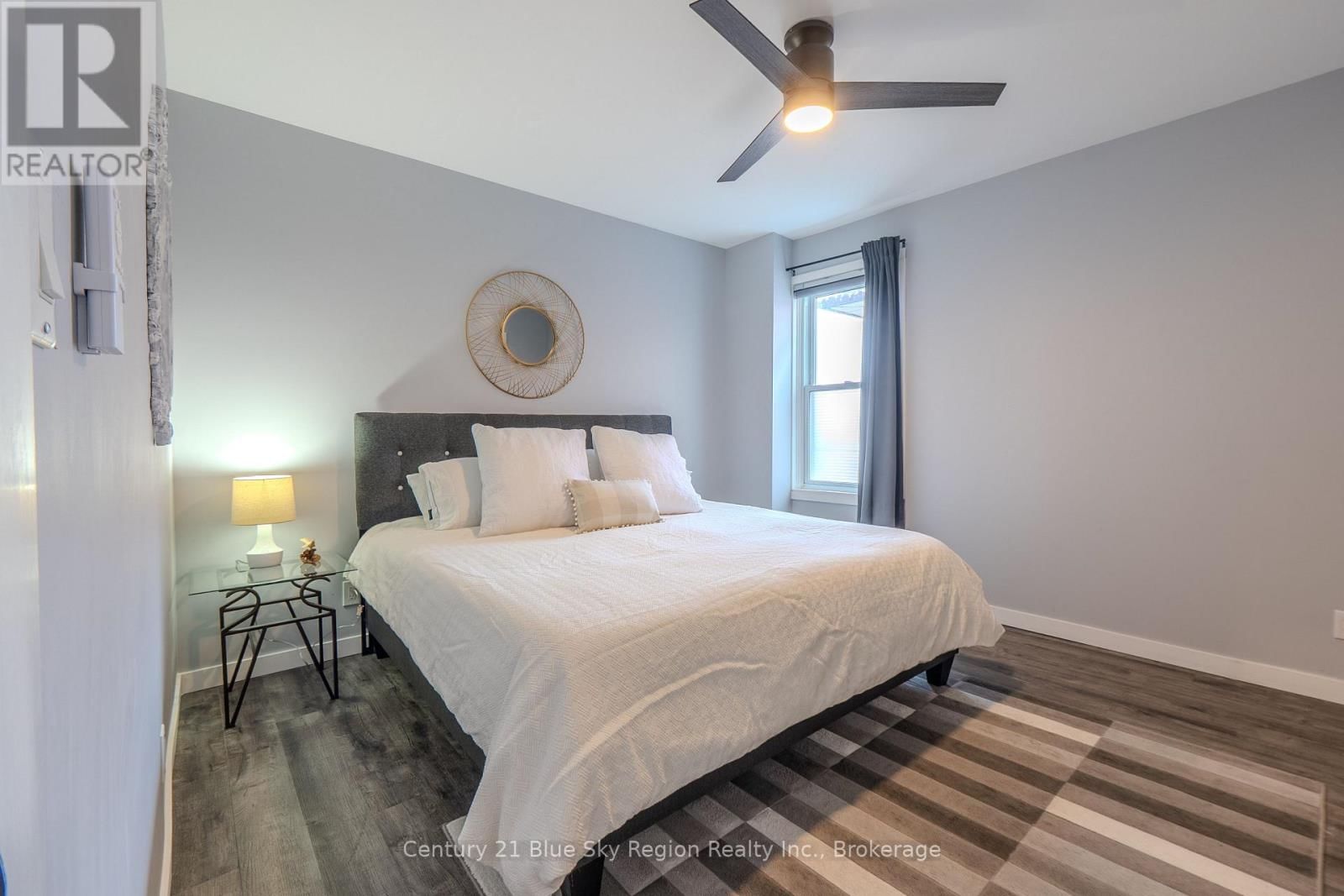 647 DOUGLAS STREET Image 14